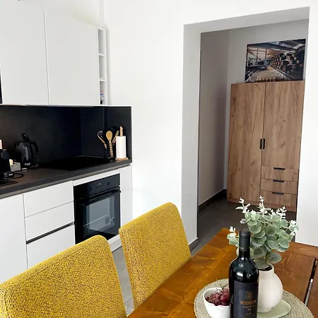 Apartment Lator Apartmanhaz *