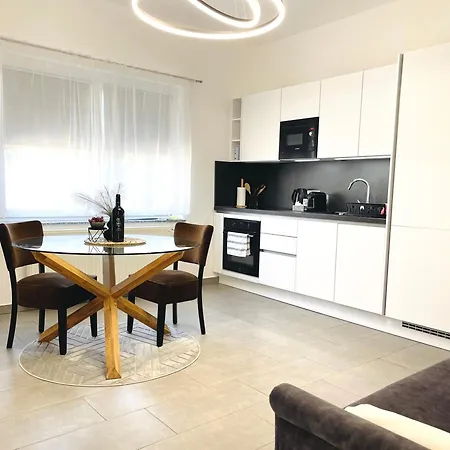 Lator Apartmanhaz