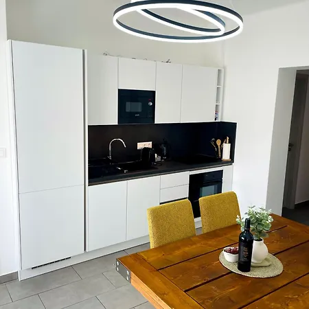 Lator Apartmanhaz *