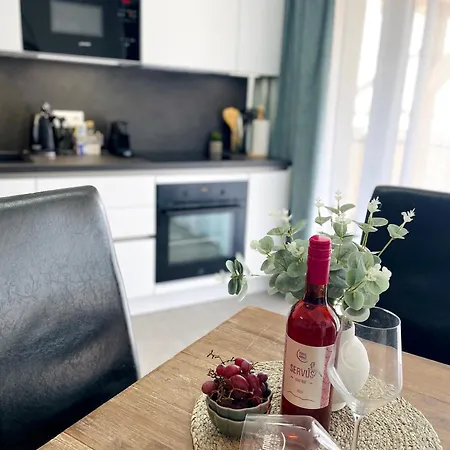 Lator Apartmanhaz * فيلاني