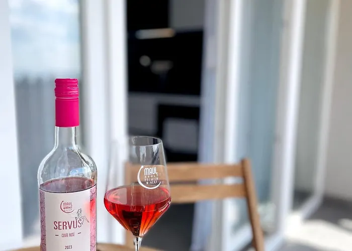 Lator Apartmanhaz Villany