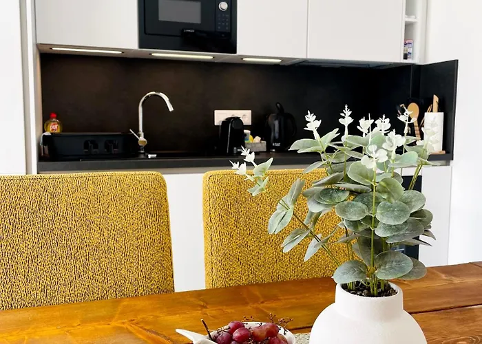 Lator Apartmanhaz Villany