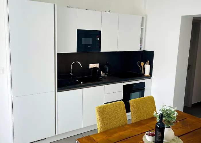 Lator Apartmanhaz *